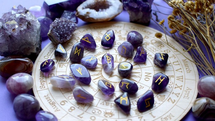 Ramalan Zodiak Hari Ini 25 Mei 2025, Scorpio Butuh Pemasukan Tambahan